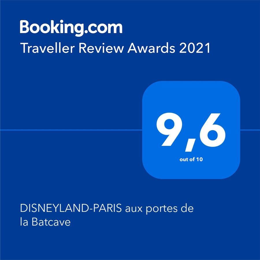 Disneyland-Paris Aux Portes De La Batcave Биси Сен Жорж Екстериор снимка